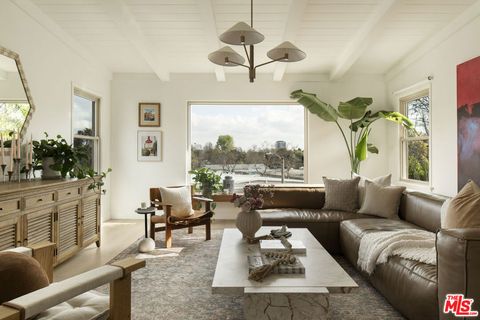 Photo of 3297 Granville Avenue, Los Angeles, CA 90066 (MLS # 26654067)