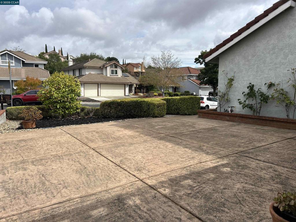 SOMERSET - Residential Lease