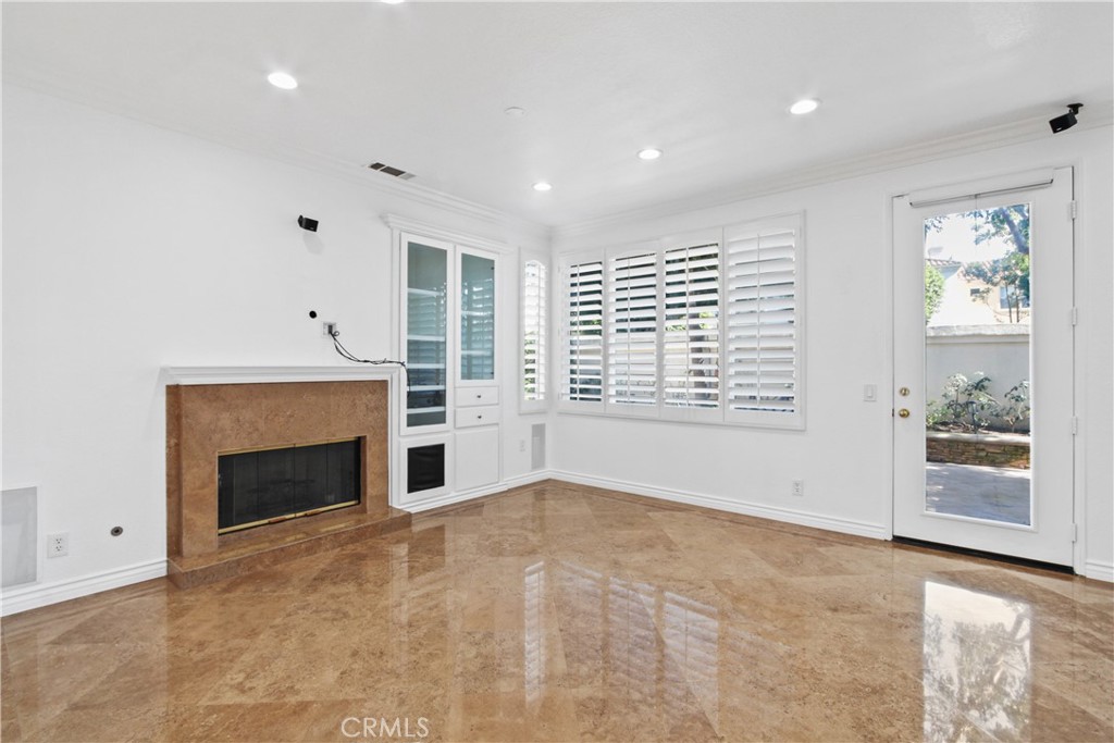 22 Santa Catalina Aisle