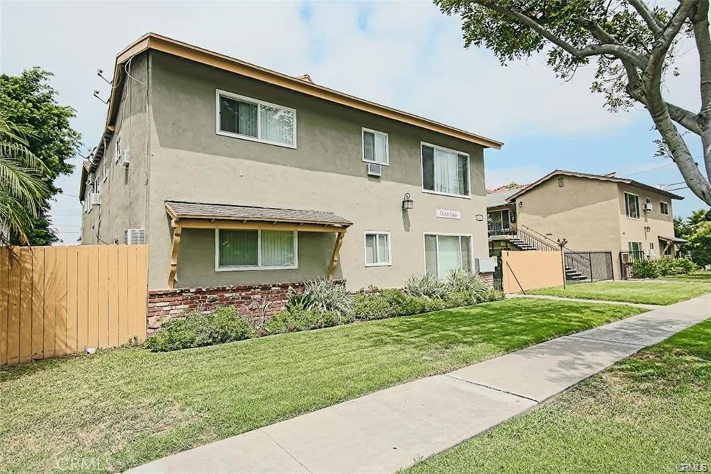 Upper one-bedroom unit, newly renovated. New white shaker kitchen cabinets & counter top. New bathroom tub/shower and vanity. Garage parking with remote control. A laminated wood floor has been installed, along with new wall-mounted air conditioning units in the living room and bedroom. Please make sure to take a look at it.