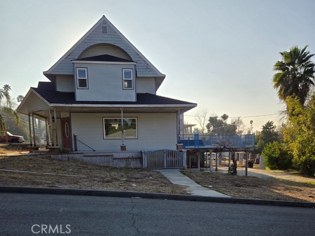 261 E Crescent Avenue
