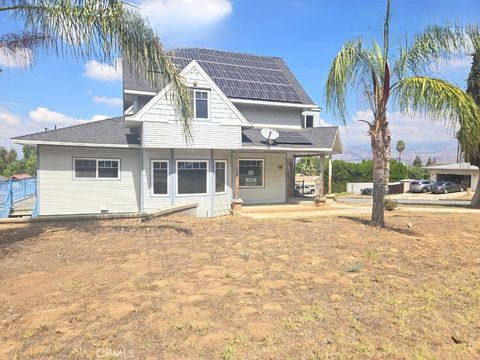 Photo of 261 E Crescent Avenue, Redlands, CA 92373 (MLS # SW25013797)