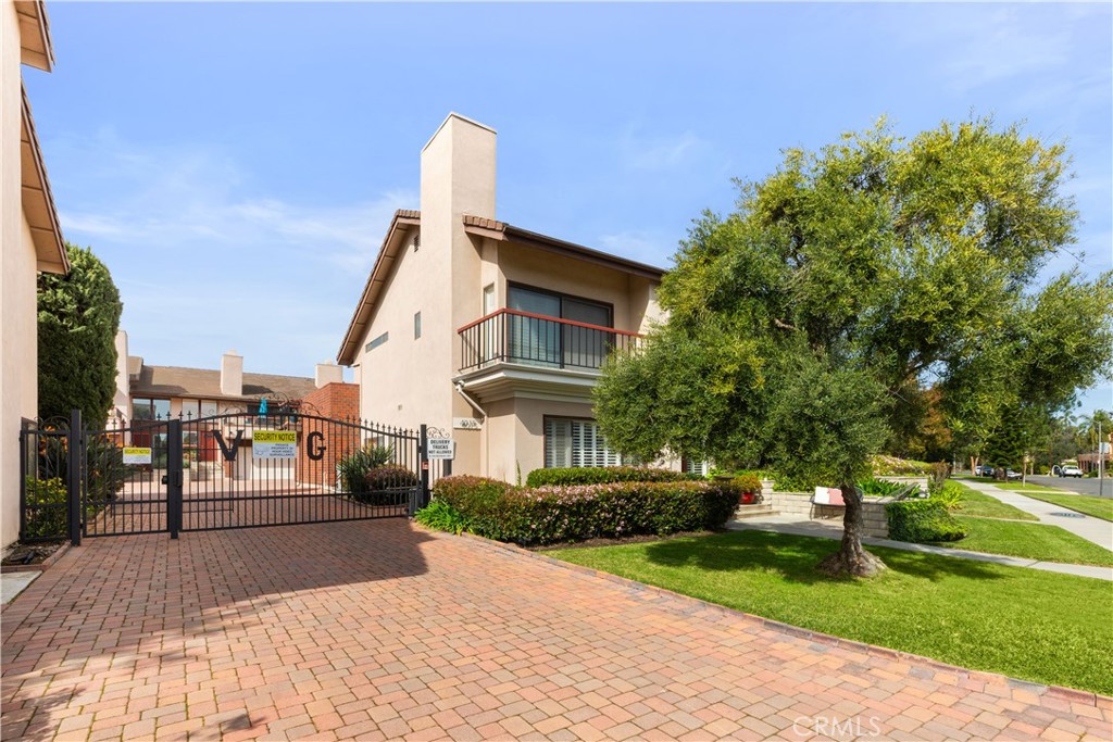 4015 N Virginia Rd 4