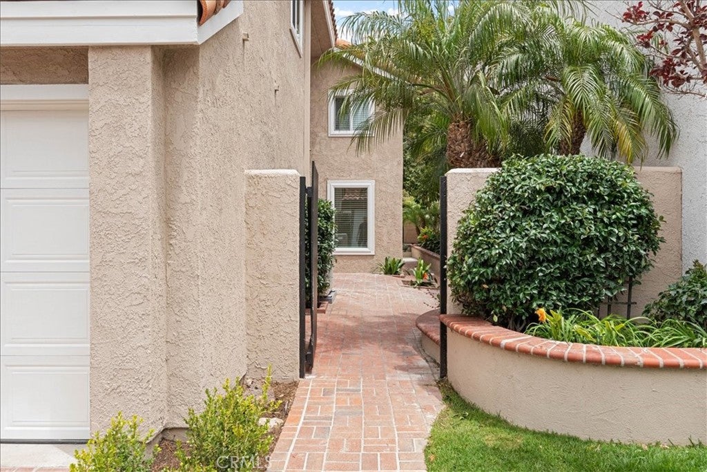 1945 Sundance Ln, Costa Mesa CA 92627