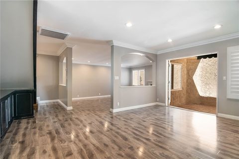 Photo of 5401 Zelzah, Encino, CA 91316 (MLS # BB26102751)