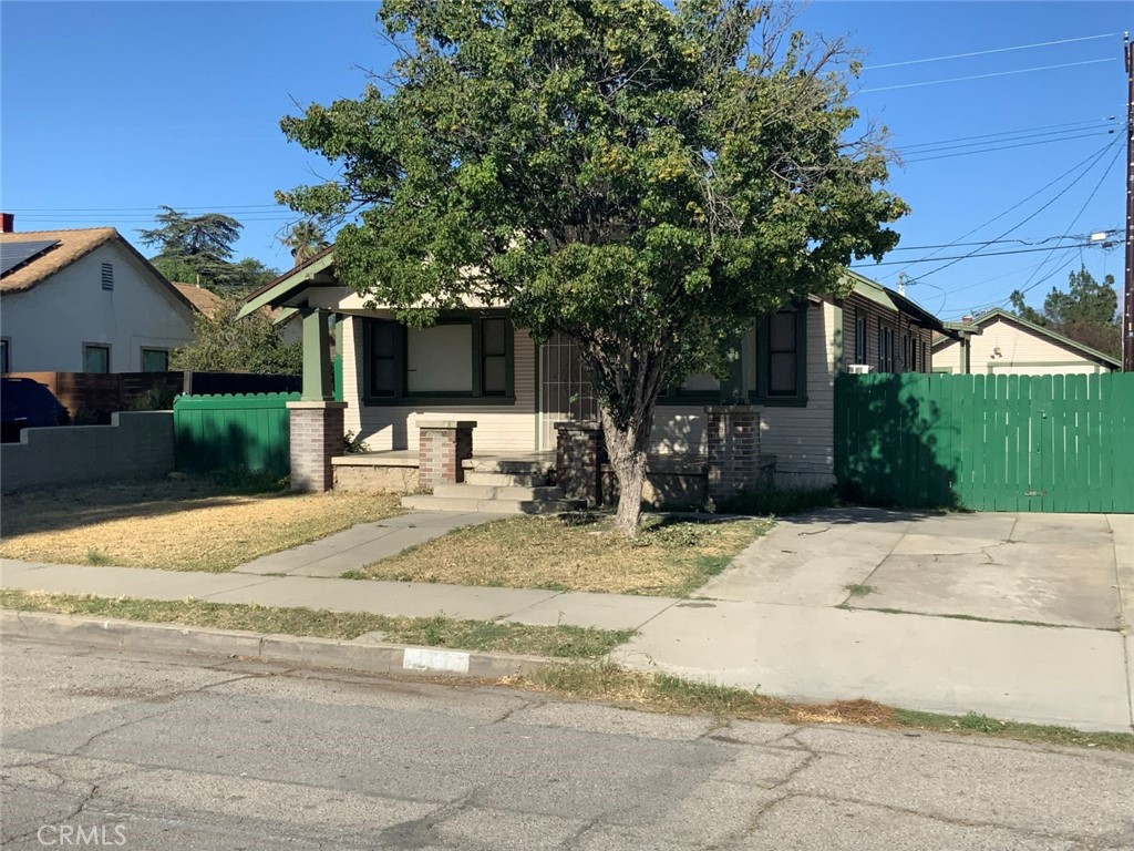 2517 N Mountain View