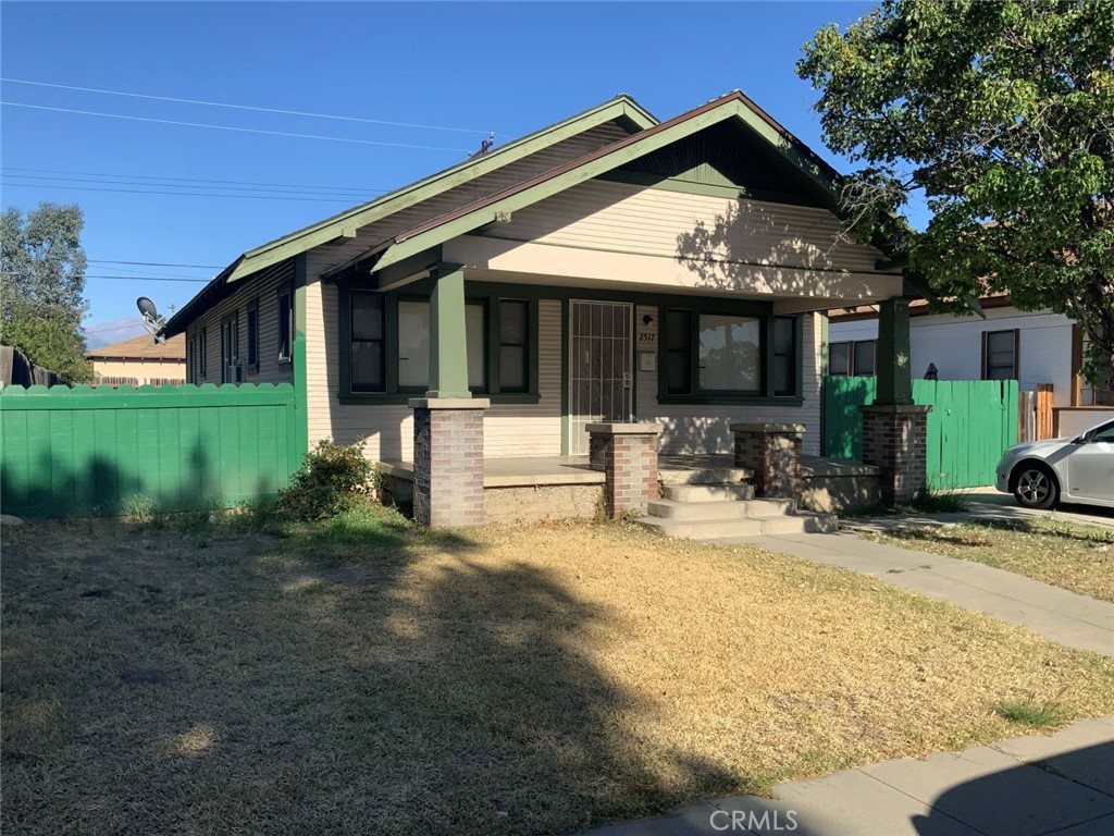 2517 N Mountain View