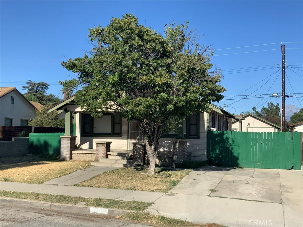 2517 N Mountain View