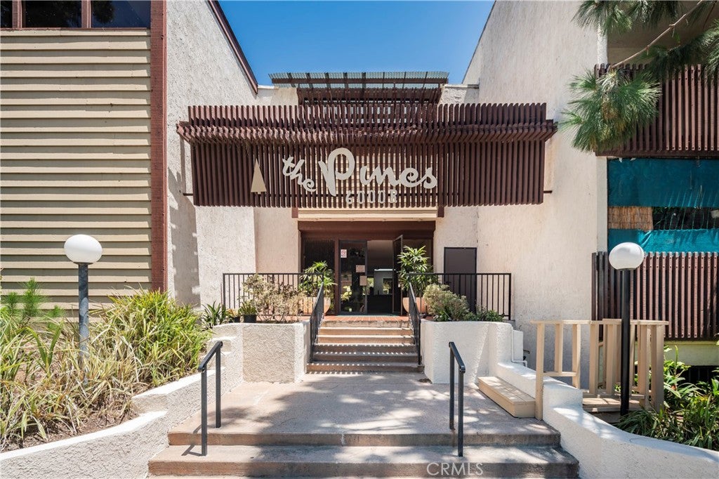 6000 Canterbury Drive DR D113, Culver City CA 90230