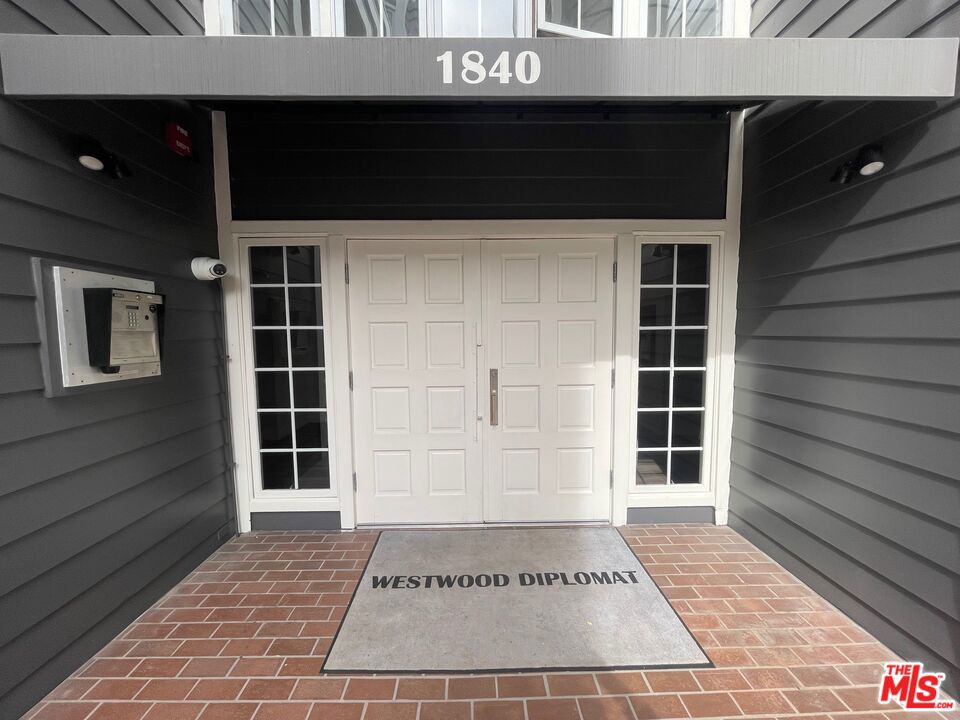 1840 Veteran Avenue 106