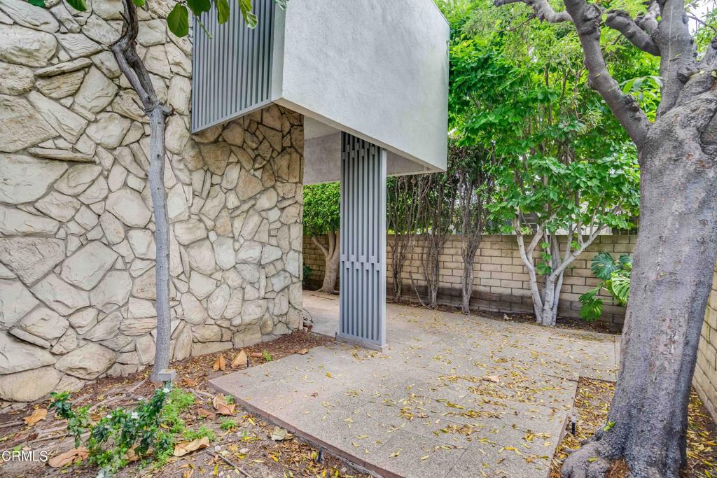4213 Sarah Street 22