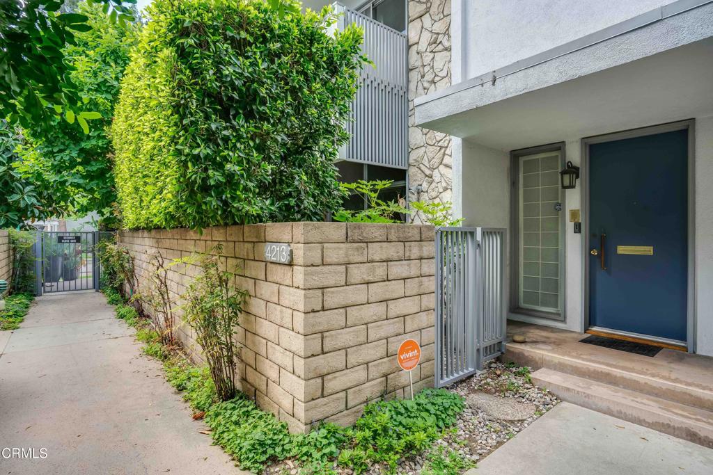 4213 Sarah Street 22