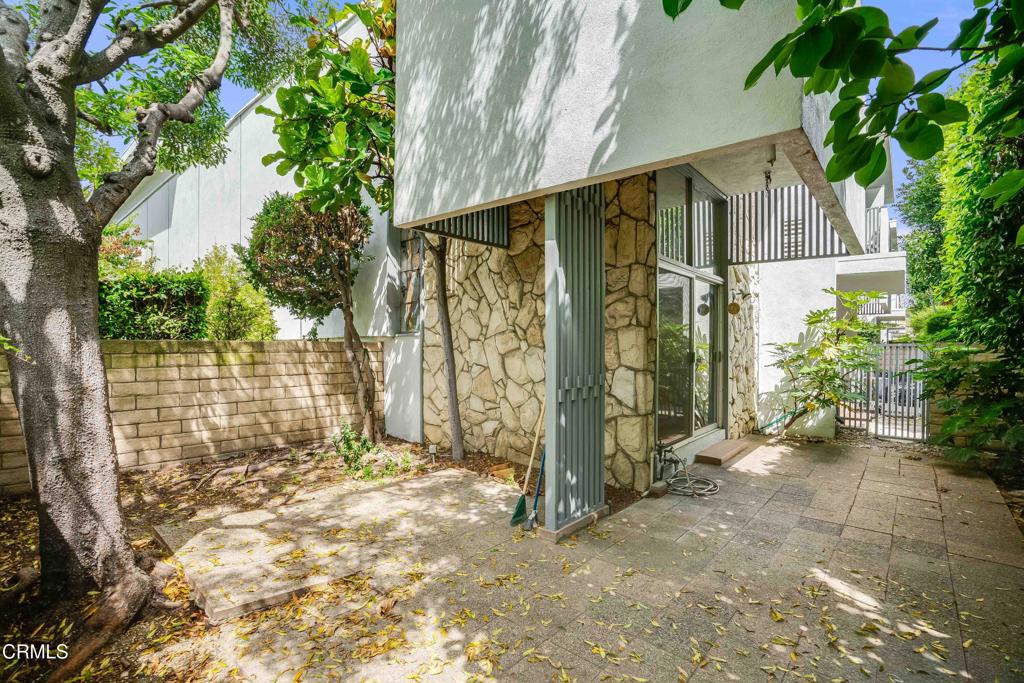 4213 Sarah Street 22