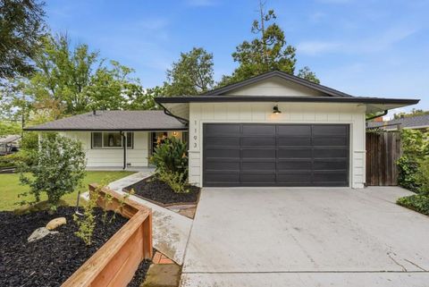 Photo of 1193 Redoaks Drive, San Jose, CA 95128 (MLS # ML82041787)