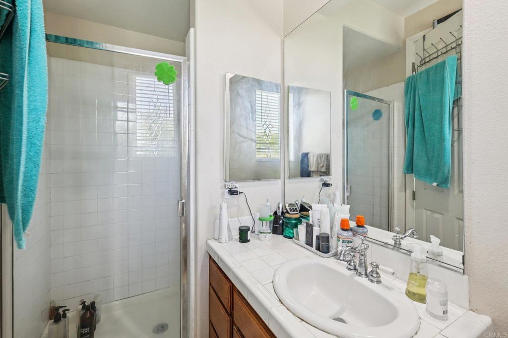 Fallbrook, California, 92028, United States, 4 Bedrooms Bedrooms, ,5 BathroomsBathrooms,Residential,Active,2042757