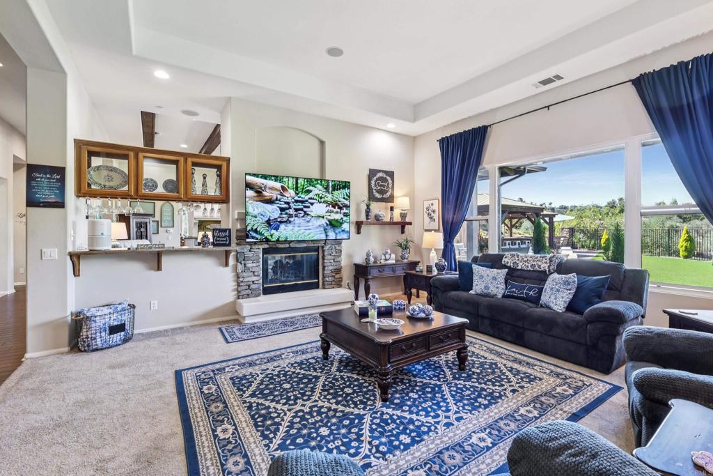 Fallbrook, California, 92028, United States, 4 Bedrooms Bedrooms, ,5 BathroomsBathrooms,Residential,Active,2042757