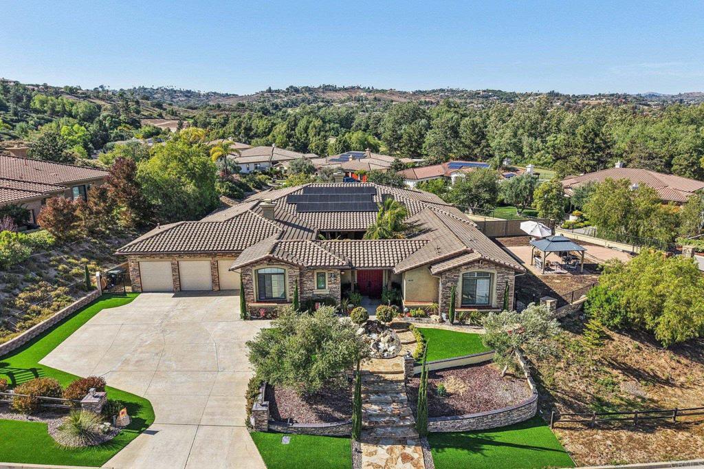 Fallbrook, California, 92028, United States, 4 Bedrooms Bedrooms, ,5 BathroomsBathrooms,Residential,Active,2042757