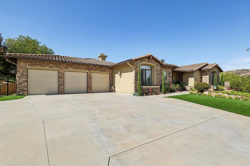Fallbrook, California, 92028, United States, 4 Bedrooms Bedrooms, ,5 BathroomsBathrooms,Residential,Active,2042757