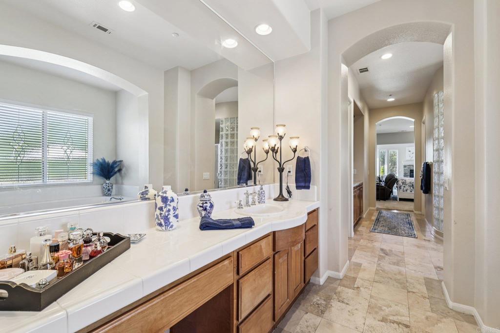 Fallbrook, California, 92028, United States, 4 Bedrooms Bedrooms, ,5 BathroomsBathrooms,Residential,Active,2042757