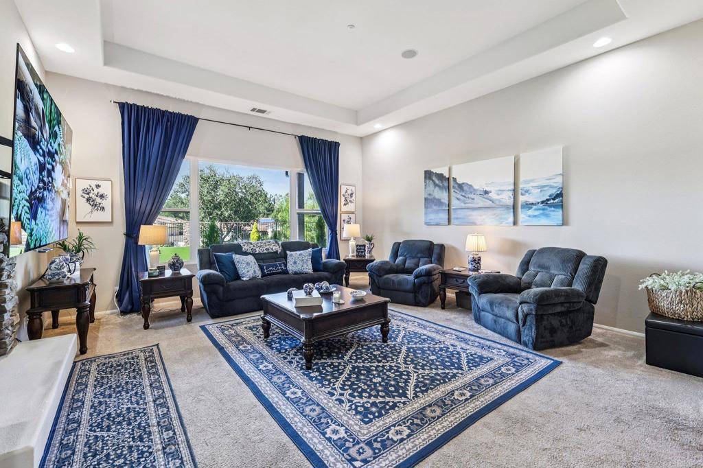 Fallbrook, California, 92028, United States, 4 Bedrooms Bedrooms, ,5 BathroomsBathrooms,Residential,Active,2042757