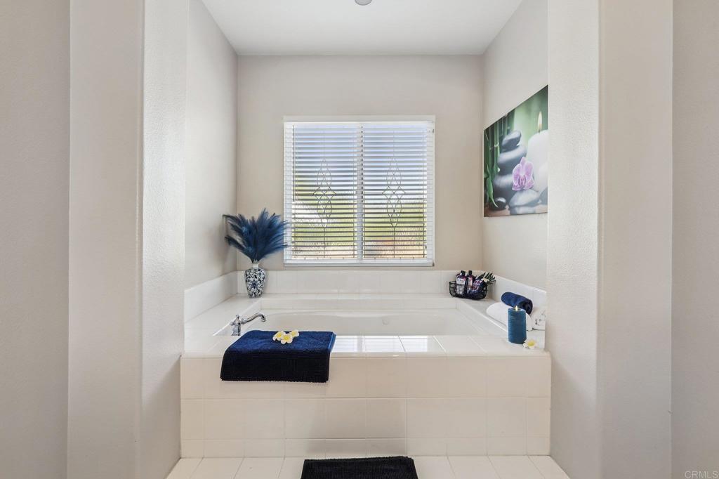 Fallbrook, California, 92028, United States, 4 Bedrooms Bedrooms, ,5 BathroomsBathrooms,Residential,Active,2042757