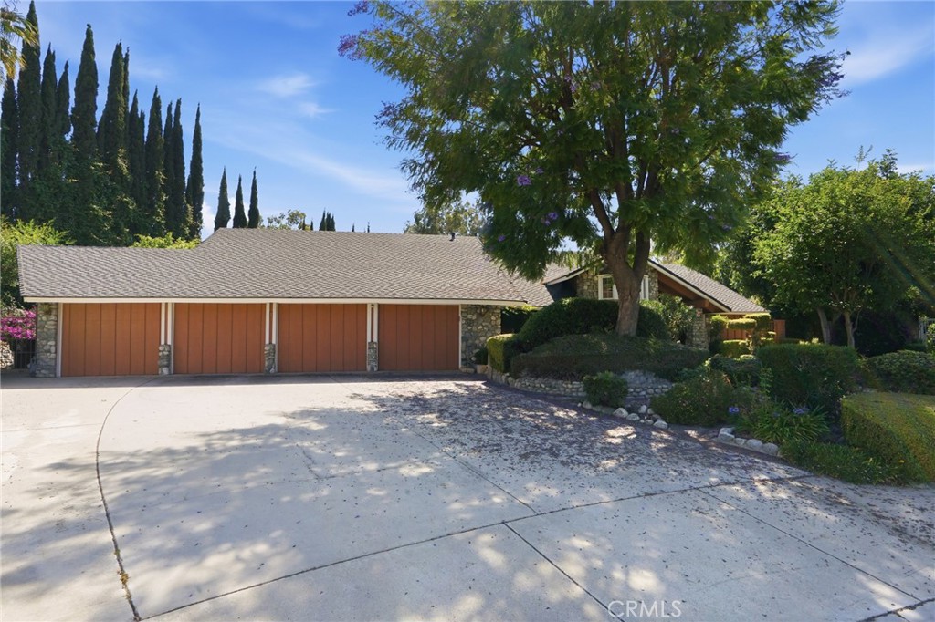 16682 Oakhurst