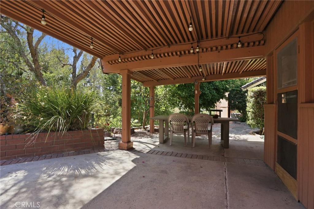 16682 Oakhurst