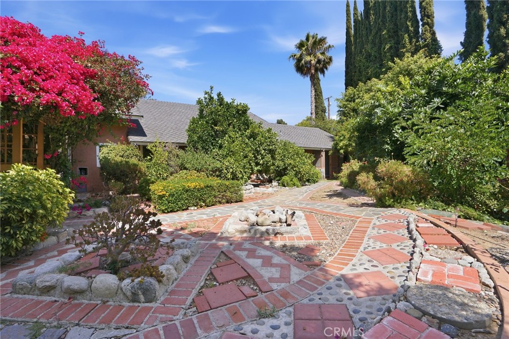16682 Oakhurst