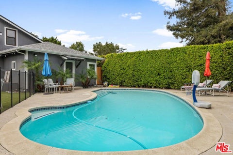 Photo of 920 N Florence Street, Burbank, CA 91505 (MLS # 26989585)