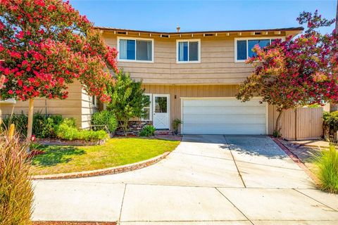 Photo of 2556 Purvis Drive, Burbank, CA 91504 (MLS # GD25257665)