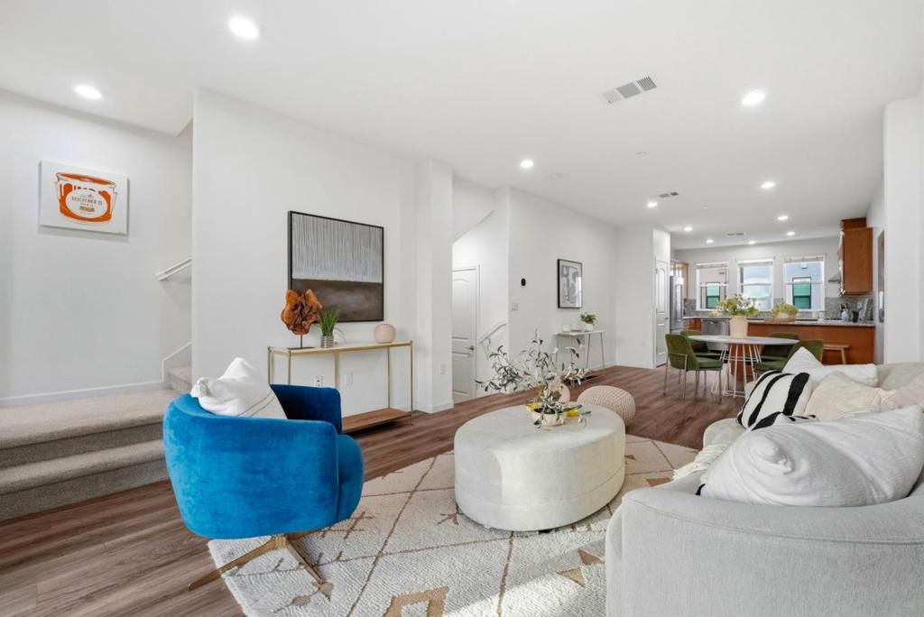 2755 Ball Place 2