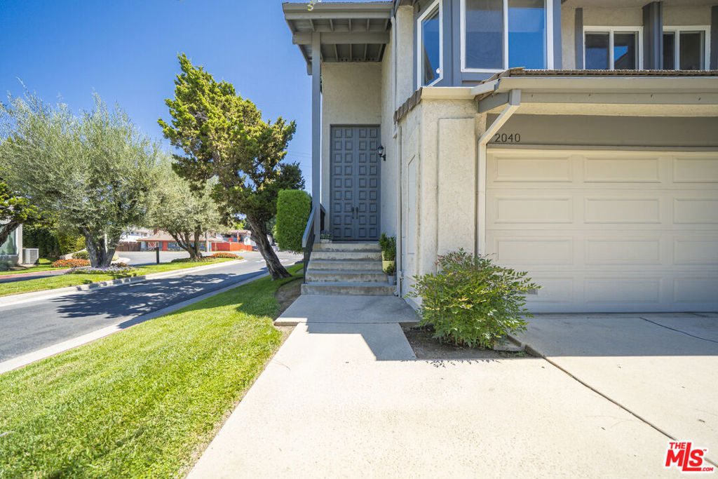 2040 Woodbriar Court