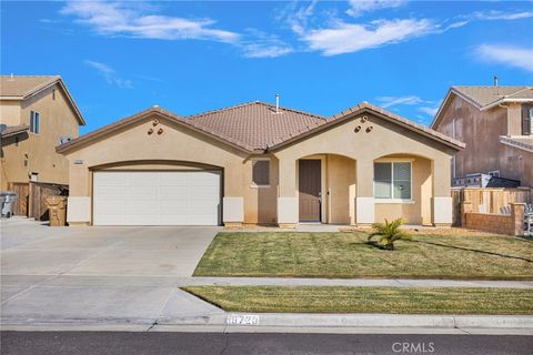 Photo of 13720 Adams Street, Oak Hills, CA 92344 (MLS # HD26049245)