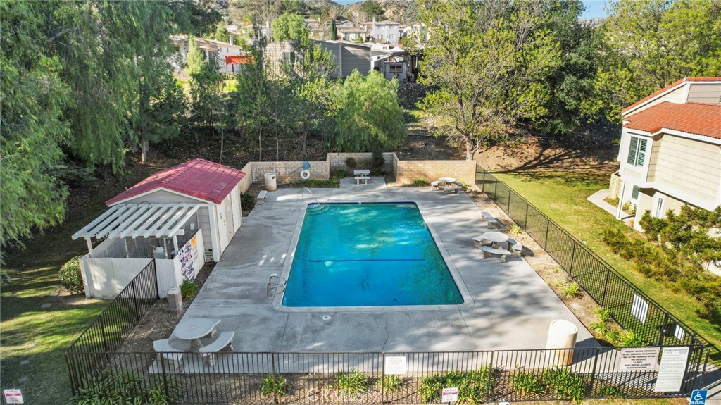 31321 The Old Road G