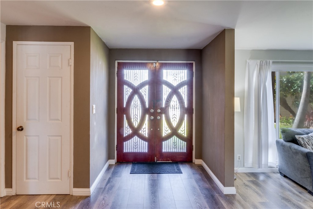 3560 Iris Cir