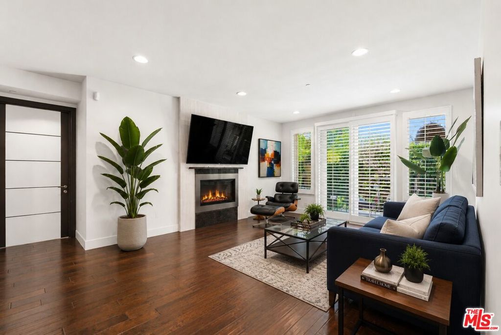 1318 Roxbury Drive