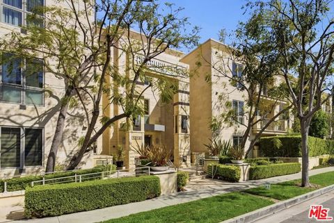 Photo of 1318 Roxbury Drive #115, Los Angeles, CA 90035 (MLS # 26663395)