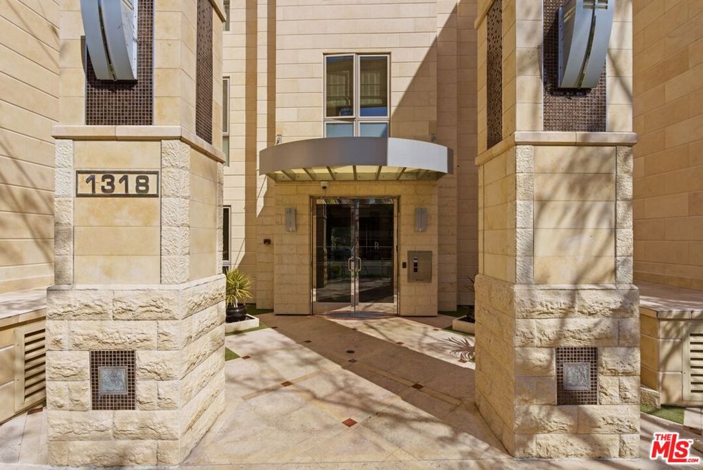 1318 Roxbury Drive 115