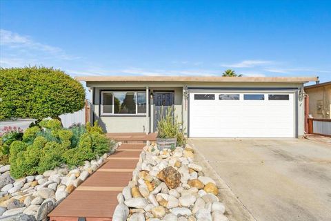 Photo of 601 Cedar Drive, Watsonville, CA 95076 (MLS # ML82042985)