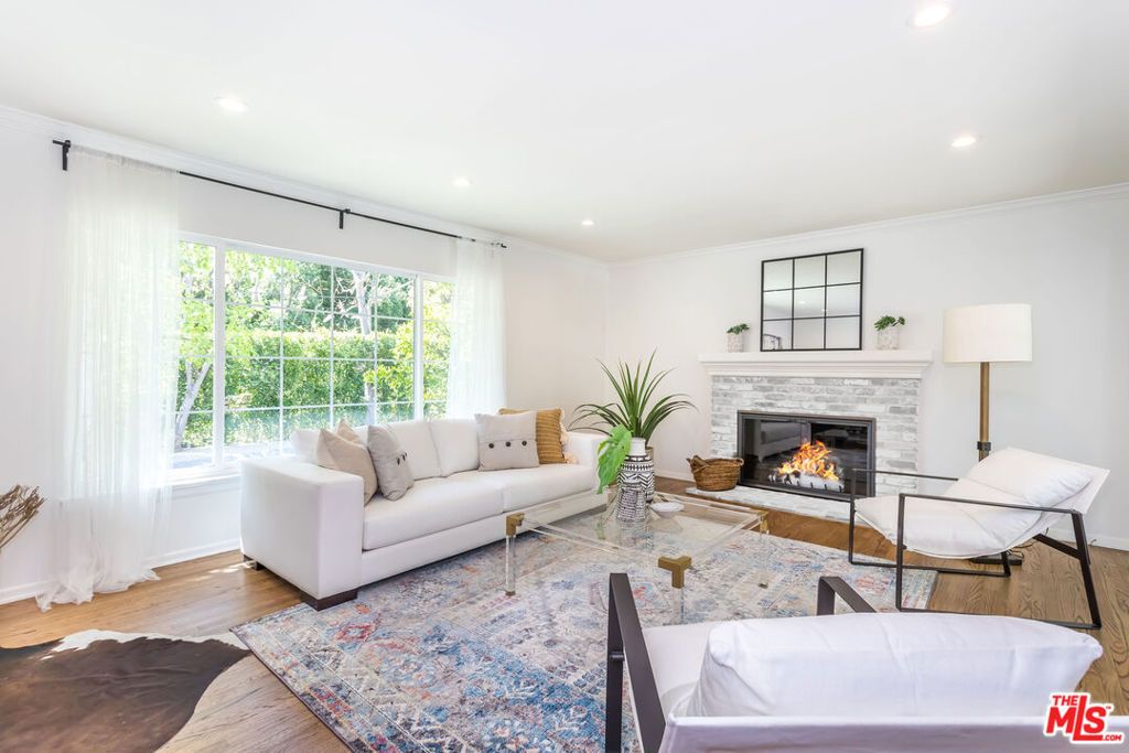 Photo of 3634 Mandeville Canyon Road, Los Angeles, CA 90049 (MLS # 25596665)