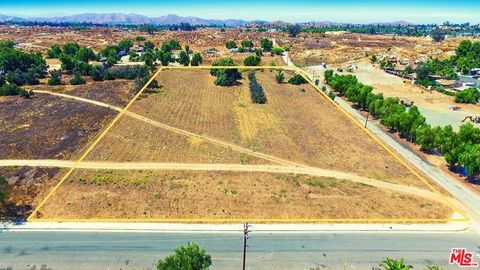 Photo of 595 W 11th Street, Perris, CA 92570 (MLS # 26643577)