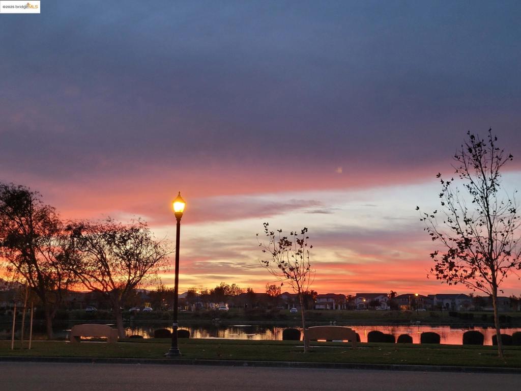 OAKLEY - Residential