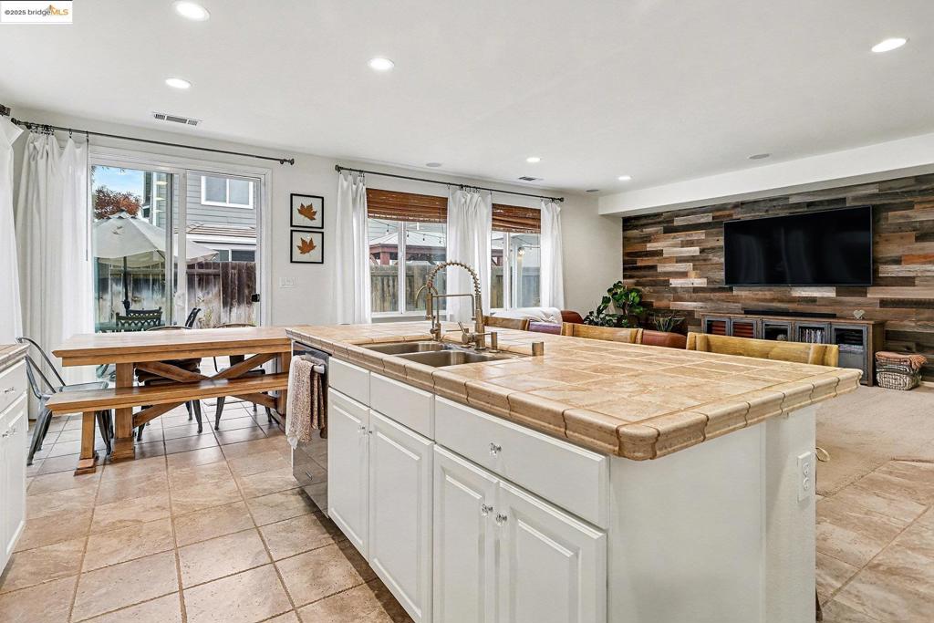 OAKLEY - Residential