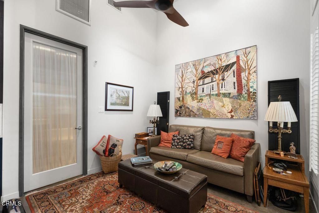 listing image 130721304883596172383