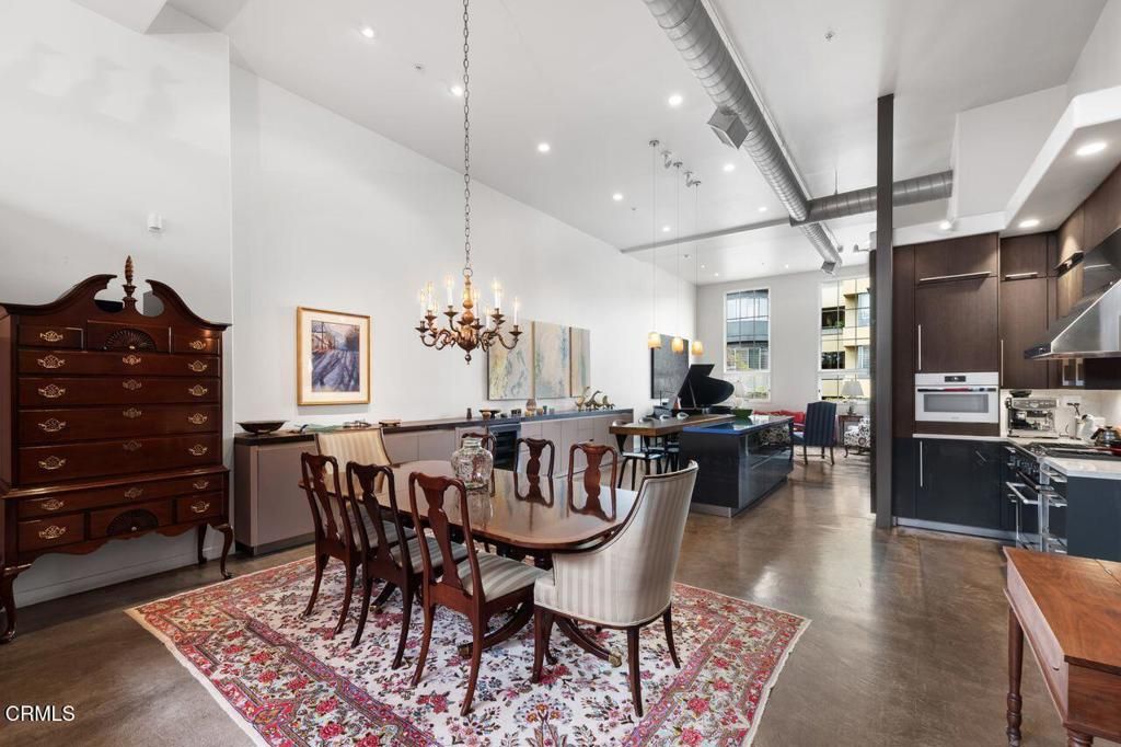 listing image 130722554158344764899