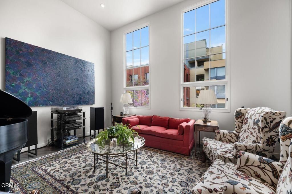 listing image 130724505405174719616