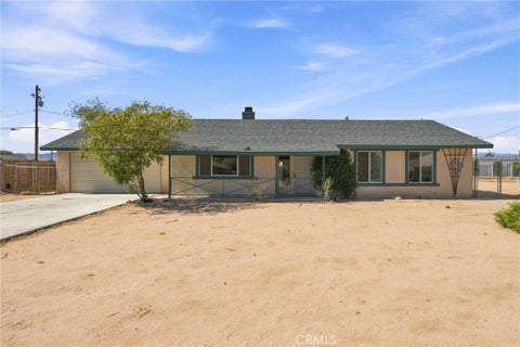 Photo of 21011 Sioux Road, Apple Valley, CA 92308 (MLS # HD26192271)
