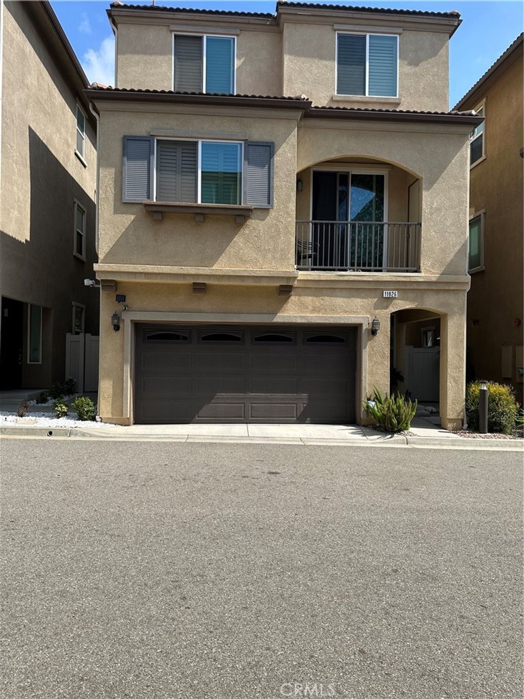 Photo of 11926 Olive Glen Ln, Los Angeles, CA 90047 (MLS # SR25228731)