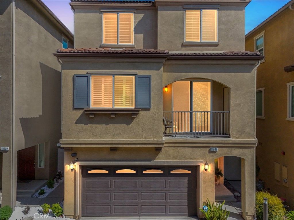 Photo of 11926 Olive Glen Ln, Los Angeles, CA 90047 (MLS # SR25228731)