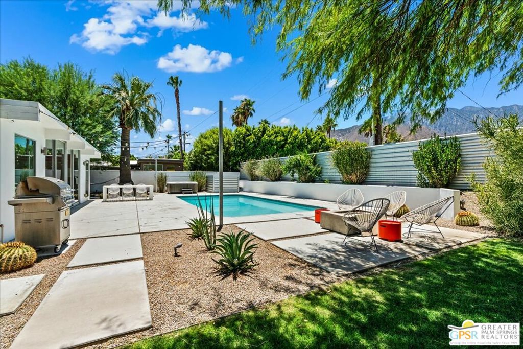2889 N Davis Way